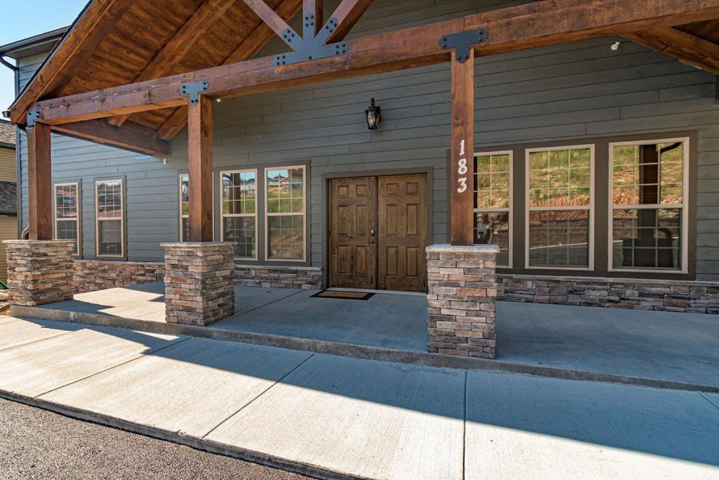 Pvt Indoor Pool-basketball Court-theatre & Hot Tub-games-sleeps 46-table Rock View-free Tickets Holiday home *