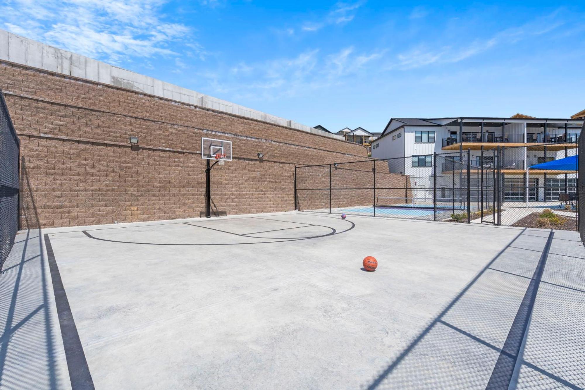 Pvt Indoor Pool-basketball Court-theatre & Hot Tub-games-sleeps 46-table Rock View-free Tickets * Branson