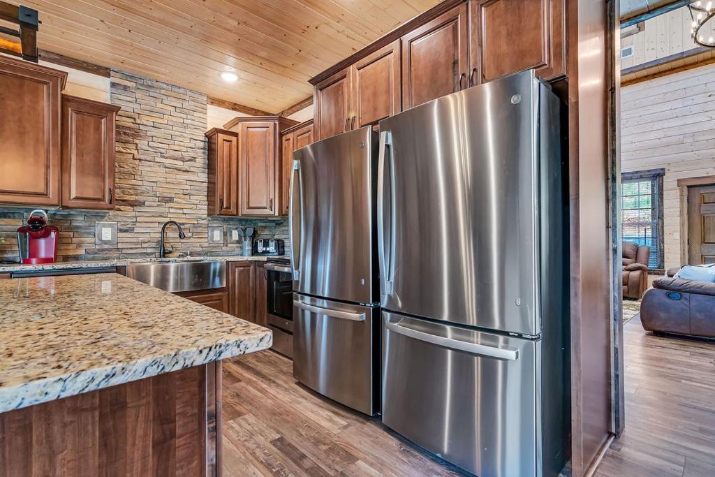 Pvt Indoor Pool-basketball Court-theatre & Hot Tub-games-sleeps 46-table Rock View-free Tickets *