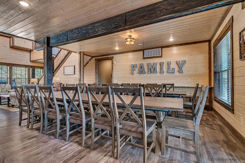 Pvt Indoor Pool-basketball Court-theatre & Hot Tub-games-sleeps 46-table Rock View-free Tickets *