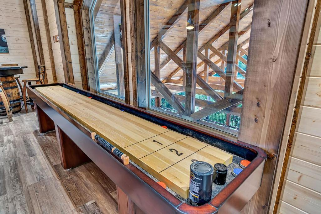 Holiday home Pvt Indoor Pool-basketball Court-theatre & Hot Tub-games-sleeps 46-table Rock View-free Tickets Branson