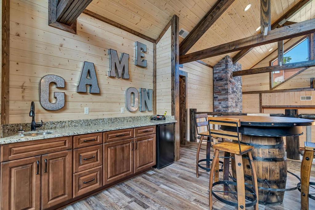 Pvt Indoor Pool-basketball Court-theatre & Hot Tub-games-sleeps 46-table Rock View-free Tickets