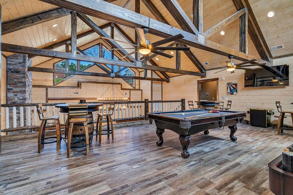 Pvt Indoor Pool-basketball Court-theatre & Hot Tub-games-sleeps 46-table Rock View-free Tickets Holiday home *