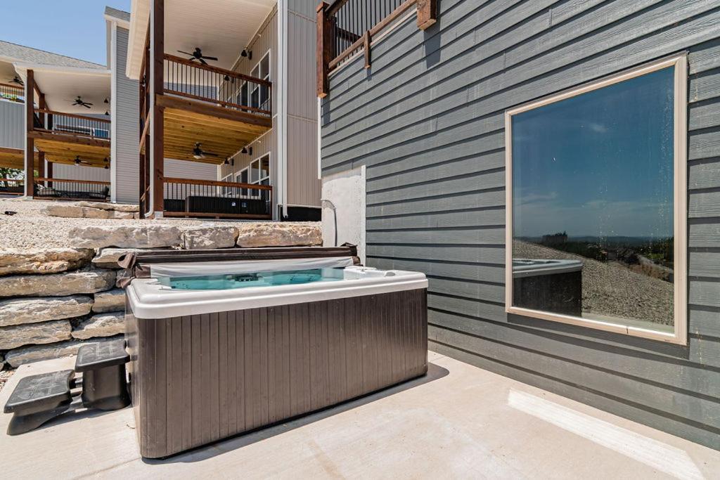 Pvt Indoor Pool-basketball Court-theatre & Hot Tub-games-sleeps 46-table Rock View-free Tickets Holiday home Branson