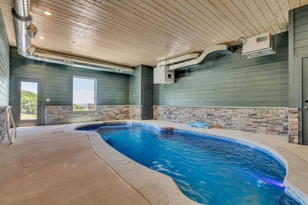 Pvt Indoor Pool-basketball Court-theatre & Hot Tub-games-sleeps 46-table Rock View-free Tickets Holiday home Branson