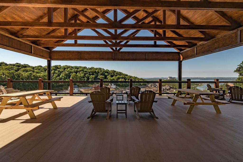 Pvt Indoor Pool-basketball Court-theatre & Hot Tub-games-sleeps 46-table Rock View-free Tickets Holiday home