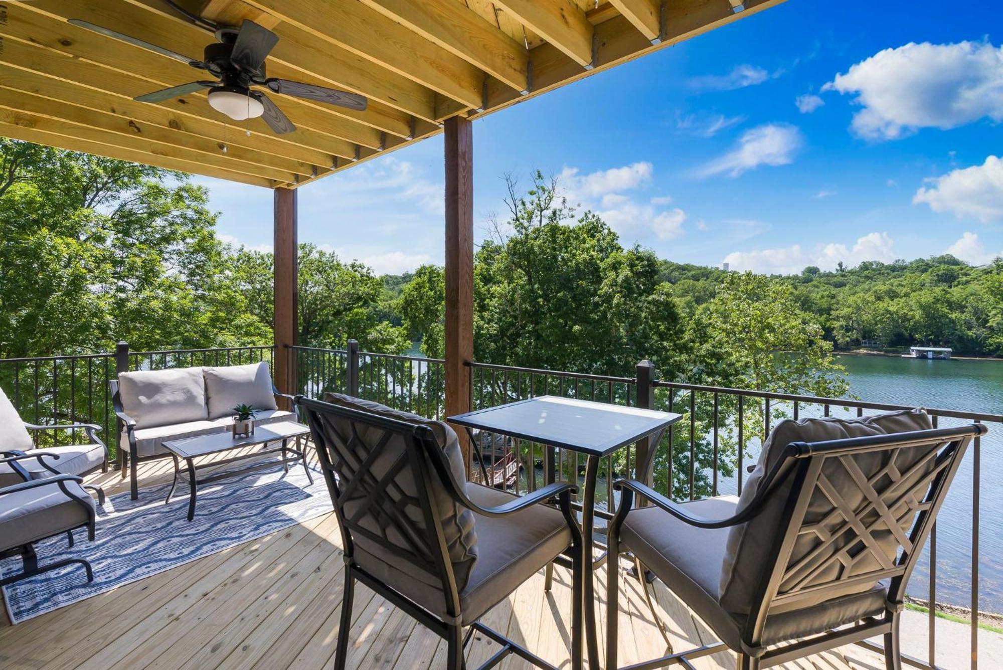 Holiday home Taneycomo Views-near Landing-cmty Outdoor Pool-free Tickets-elevator! Branson