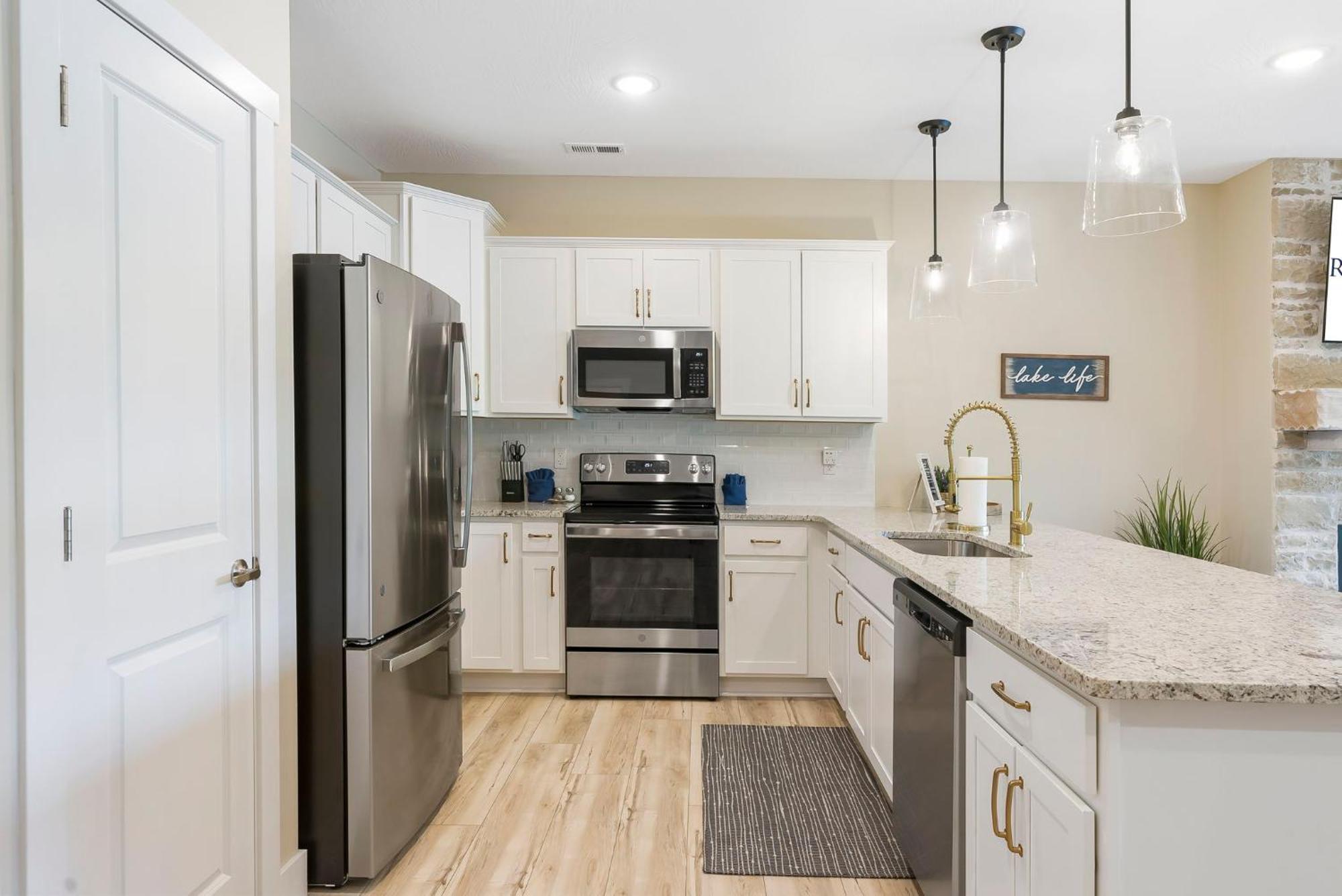 Holiday home Taneycomo Views-near Landing-cmty Outdoor Pool-free Tickets-elevator! Branson