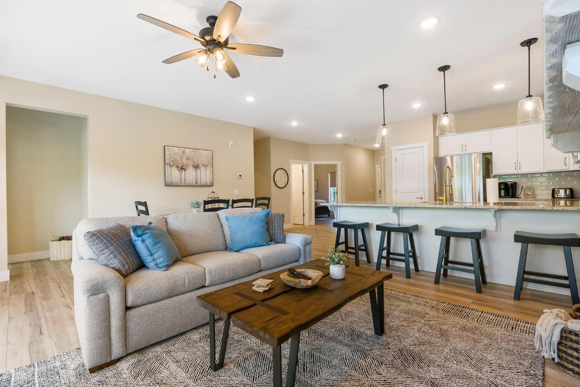 Taneycomo Views-near Landing-cmty Outdoor Pool-free Tickets-elevator! Holiday home *