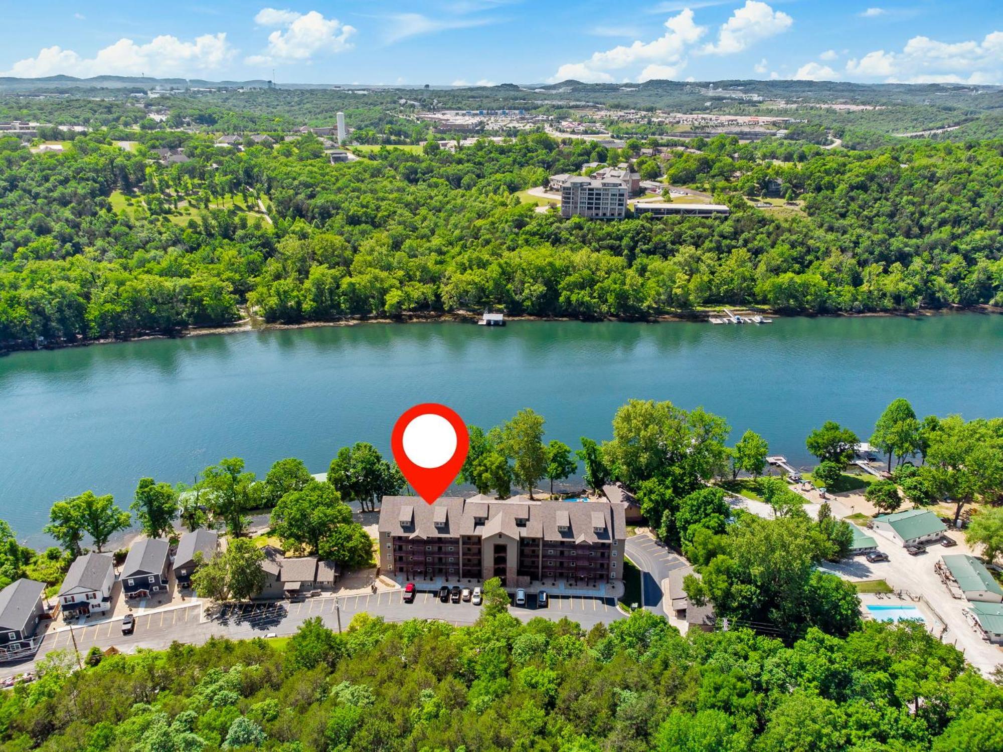 Taneycomo Views-near Landing-cmty Outdoor Pool-free Tickets-elevator! * Branson