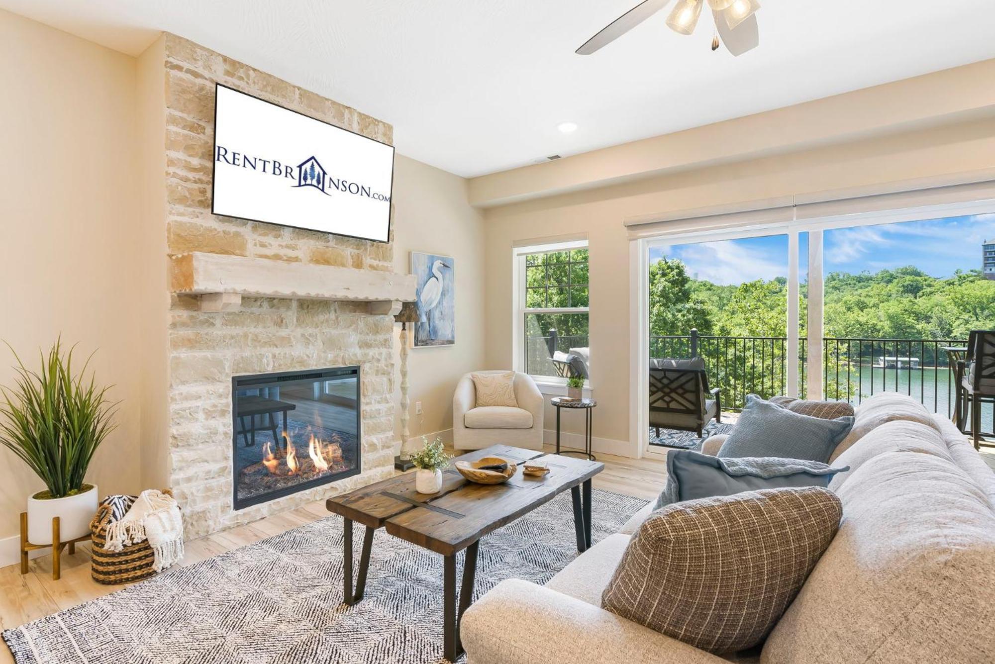 Taneycomo Views-near Landing-cmty Outdoor Pool-free Tickets-elevator! Holiday home