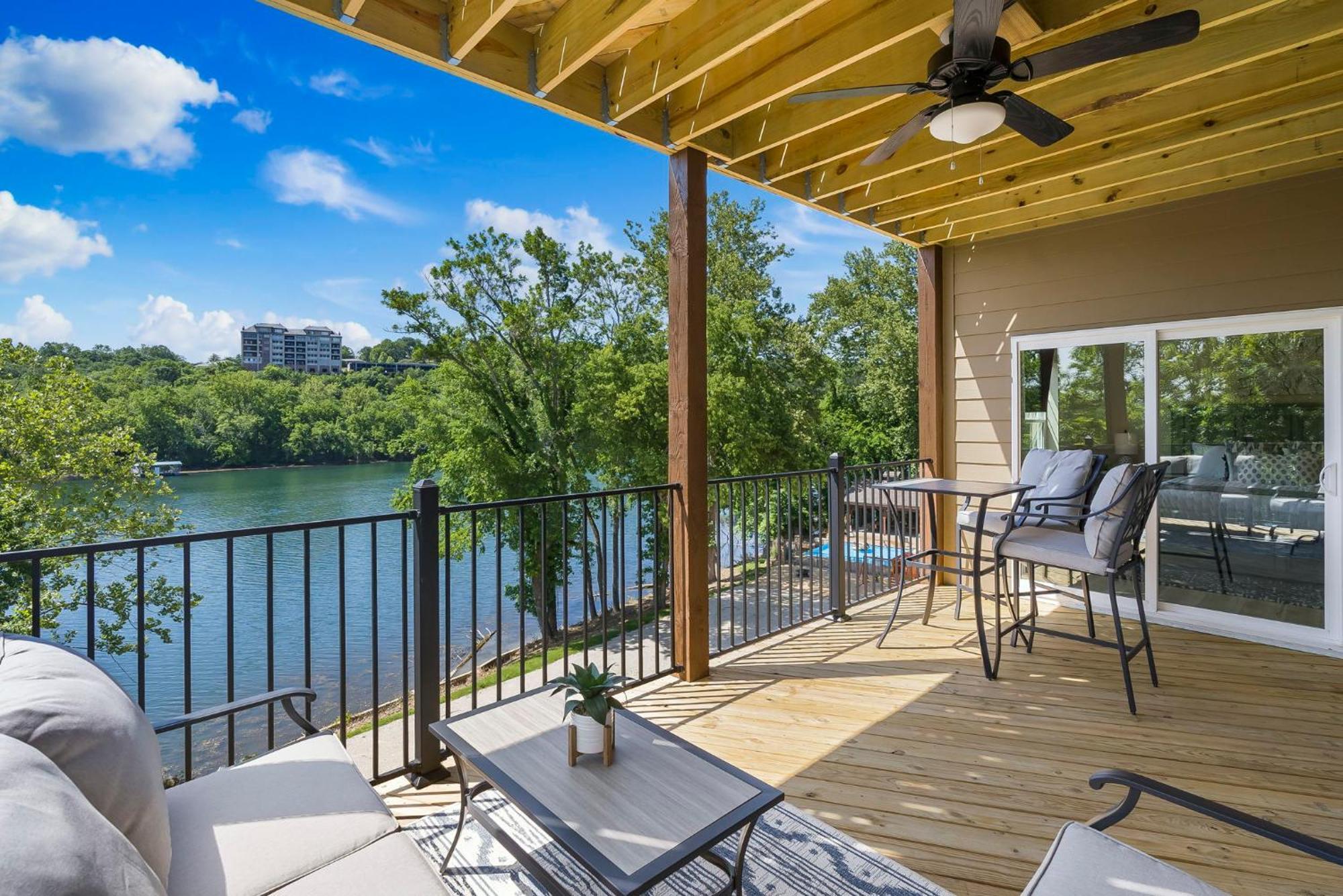 Taneycomo Views-near Landing-cmty Outdoor Pool-free Tickets-elevator! Holiday home