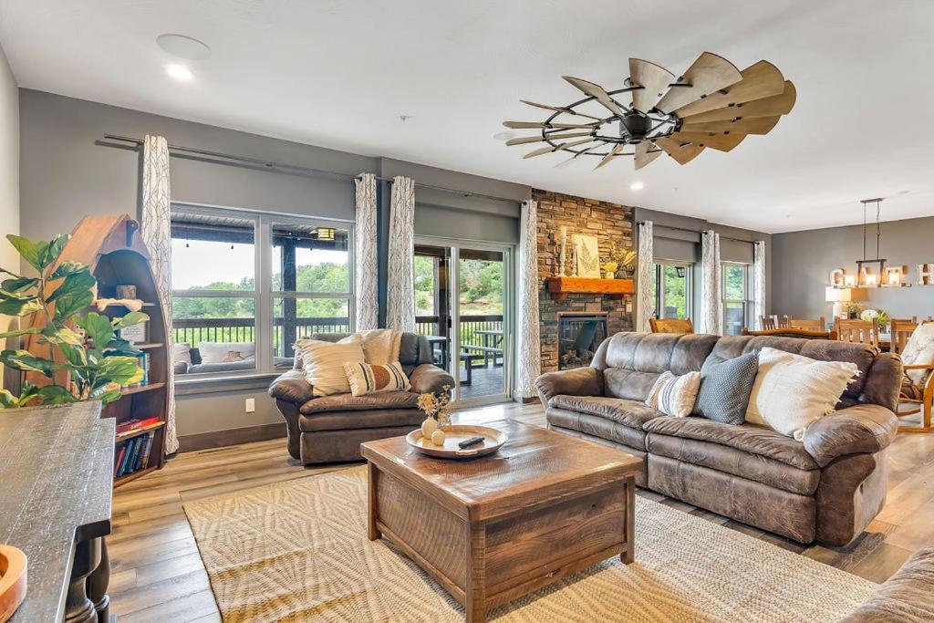 Lakeview * Branson