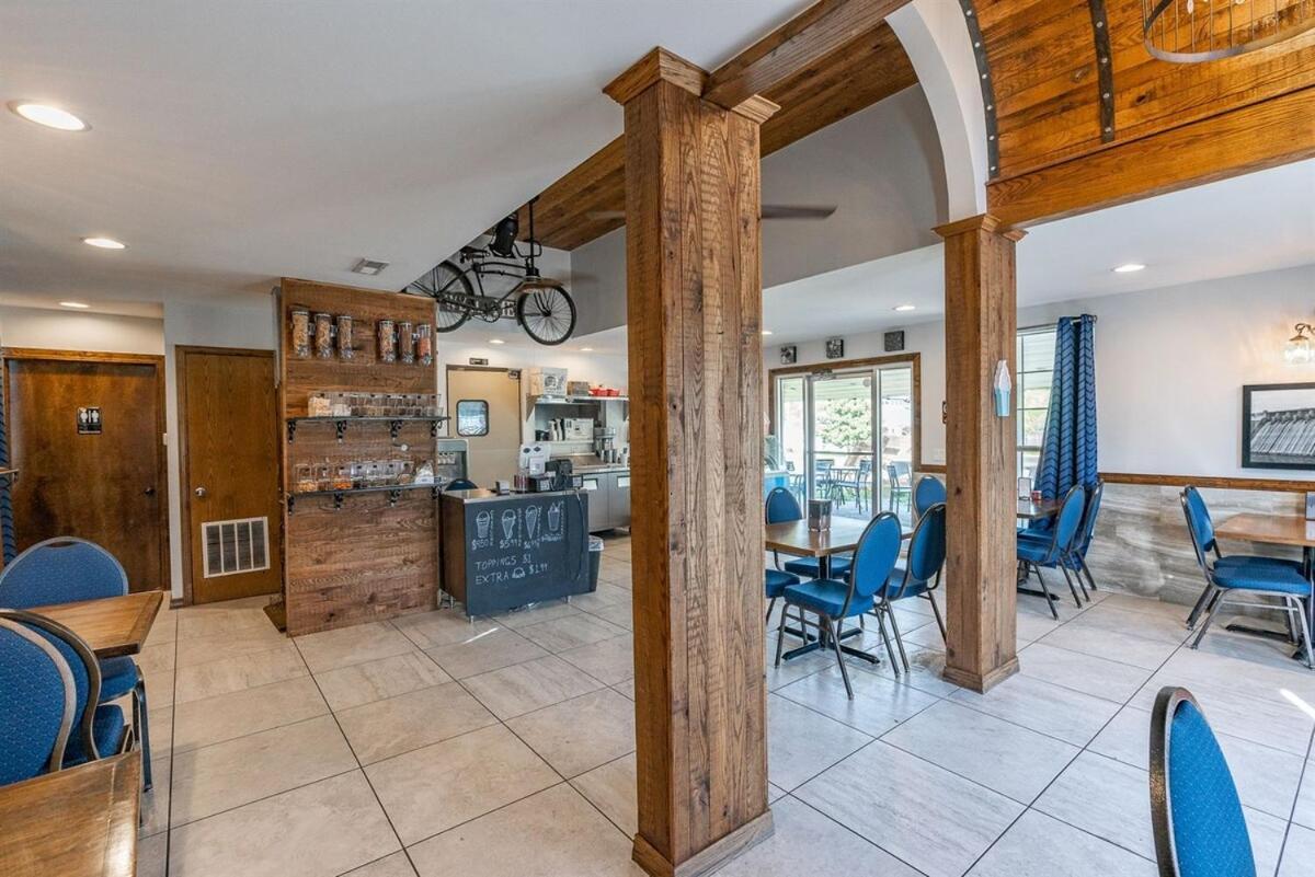 Spring Break Special! Screened Porch, Pet Ok, 34-7 Branson