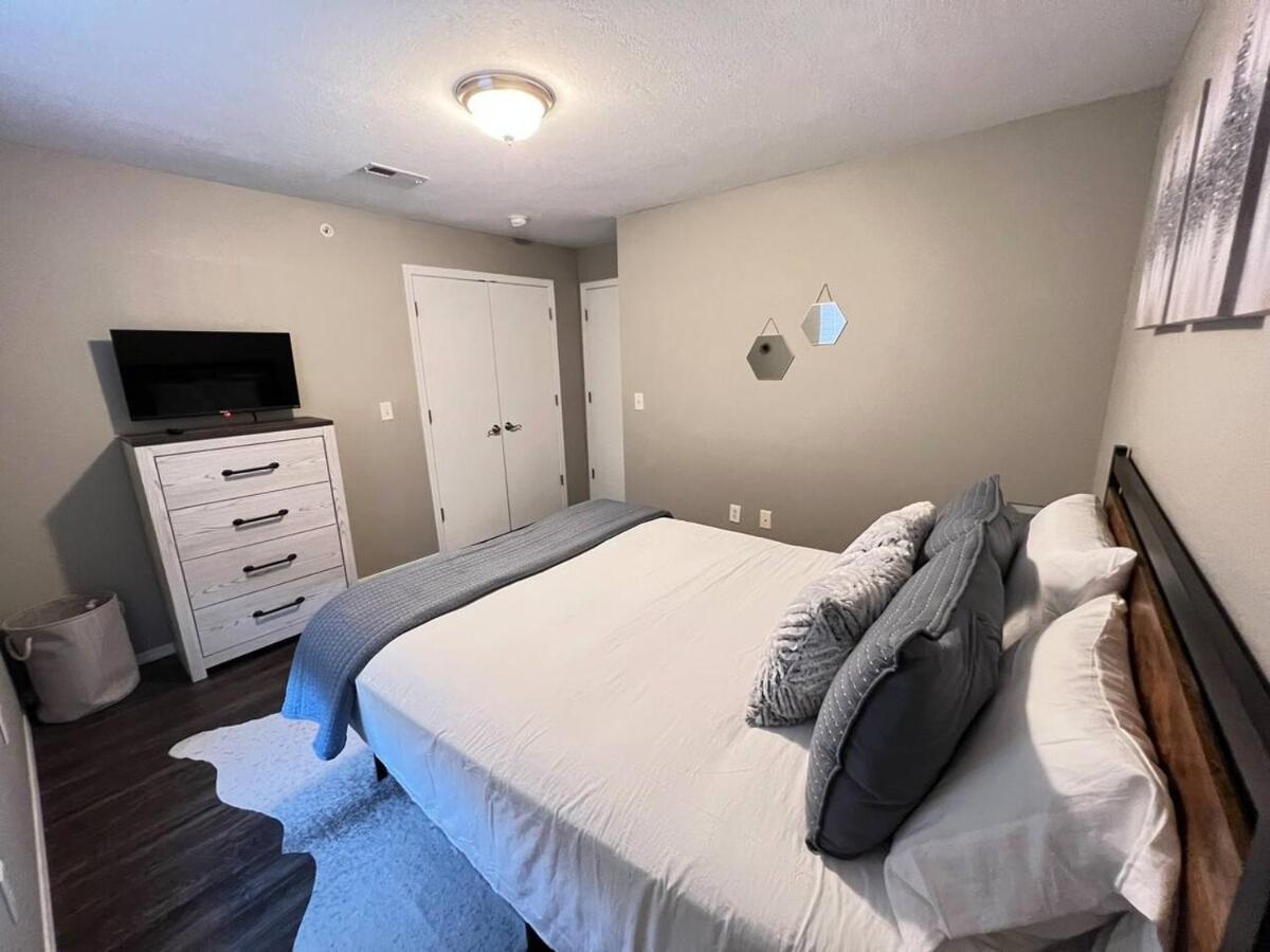 Spring Break Special! Between Strip & Sdc, 2903-6 Apartment