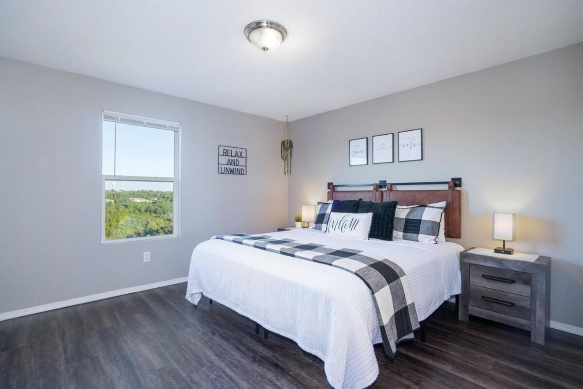 Spring Break Special! Between Strip & Sdc, 2903-6 Apartment *