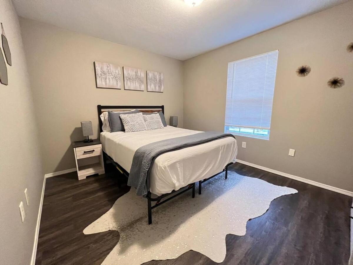 Spring Break Special! Between Strip & Sdc, 2903-6 *