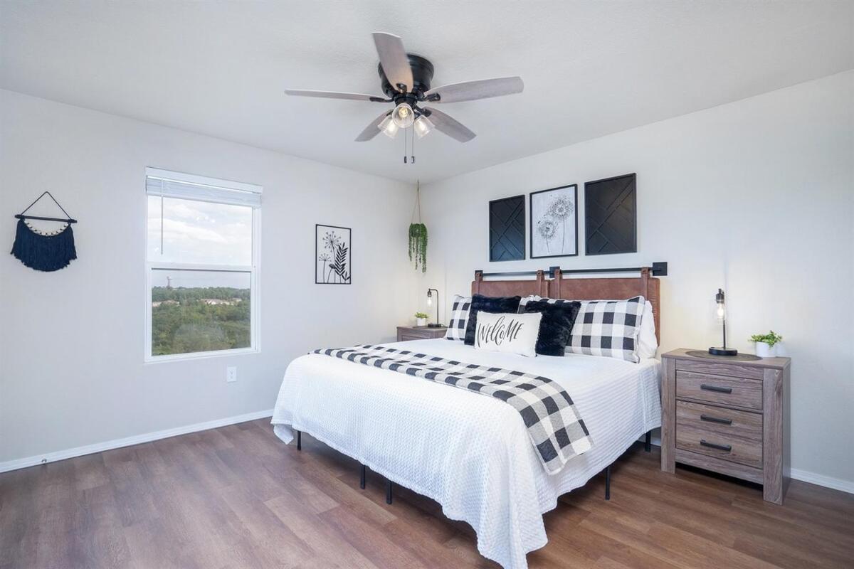 Spring Break Special! Between Strip & Sdc, 2901-6 *