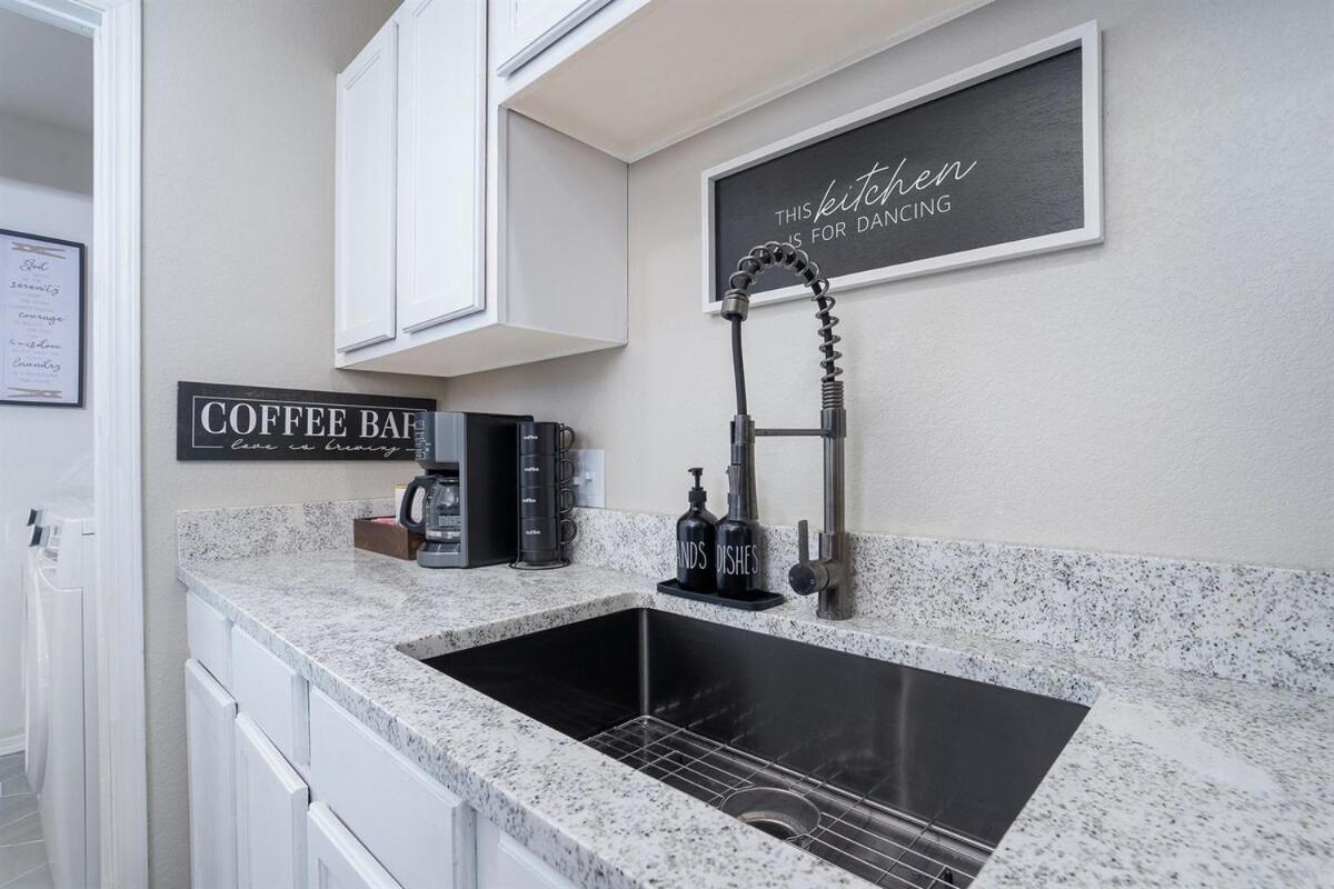 Spring Break Special! Between Strip & Sdc, 2901-6 Apartment