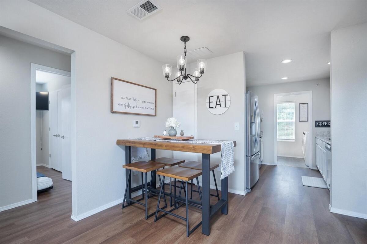 Spring Break Special! Between Strip & Sdc, 2901-6 Apartment