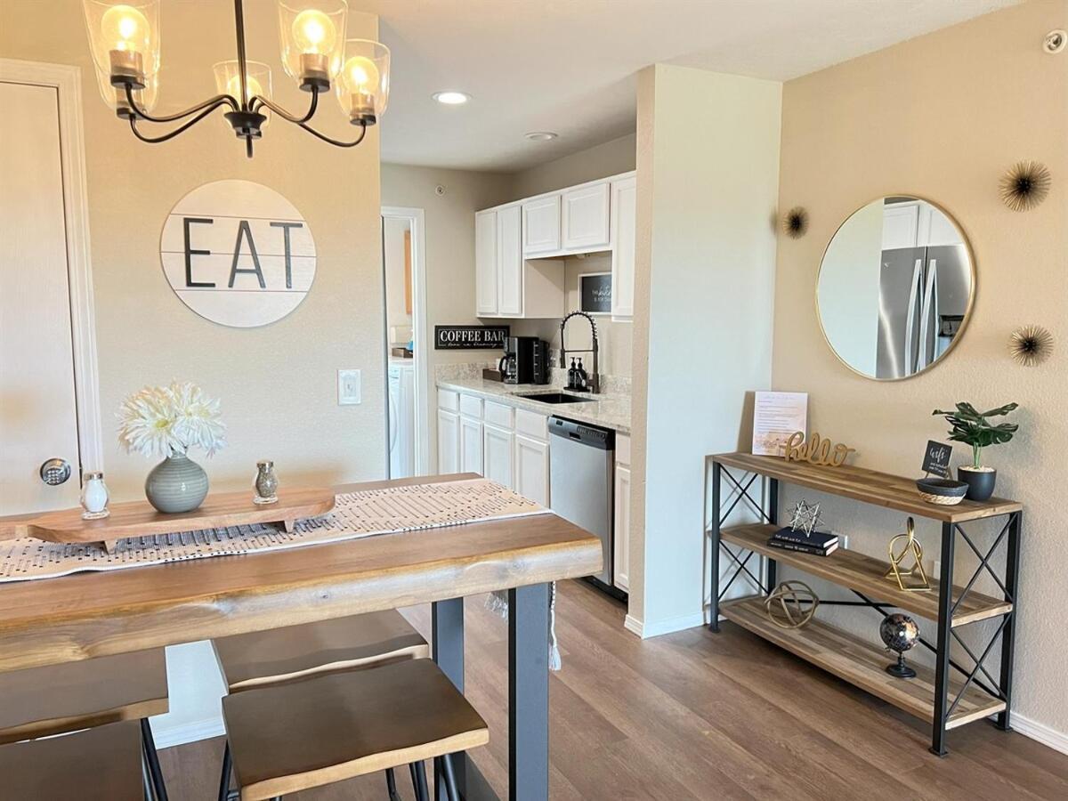 Apartment Spring Break Special! Between Strip & Sdc, 2901-6 Branson
