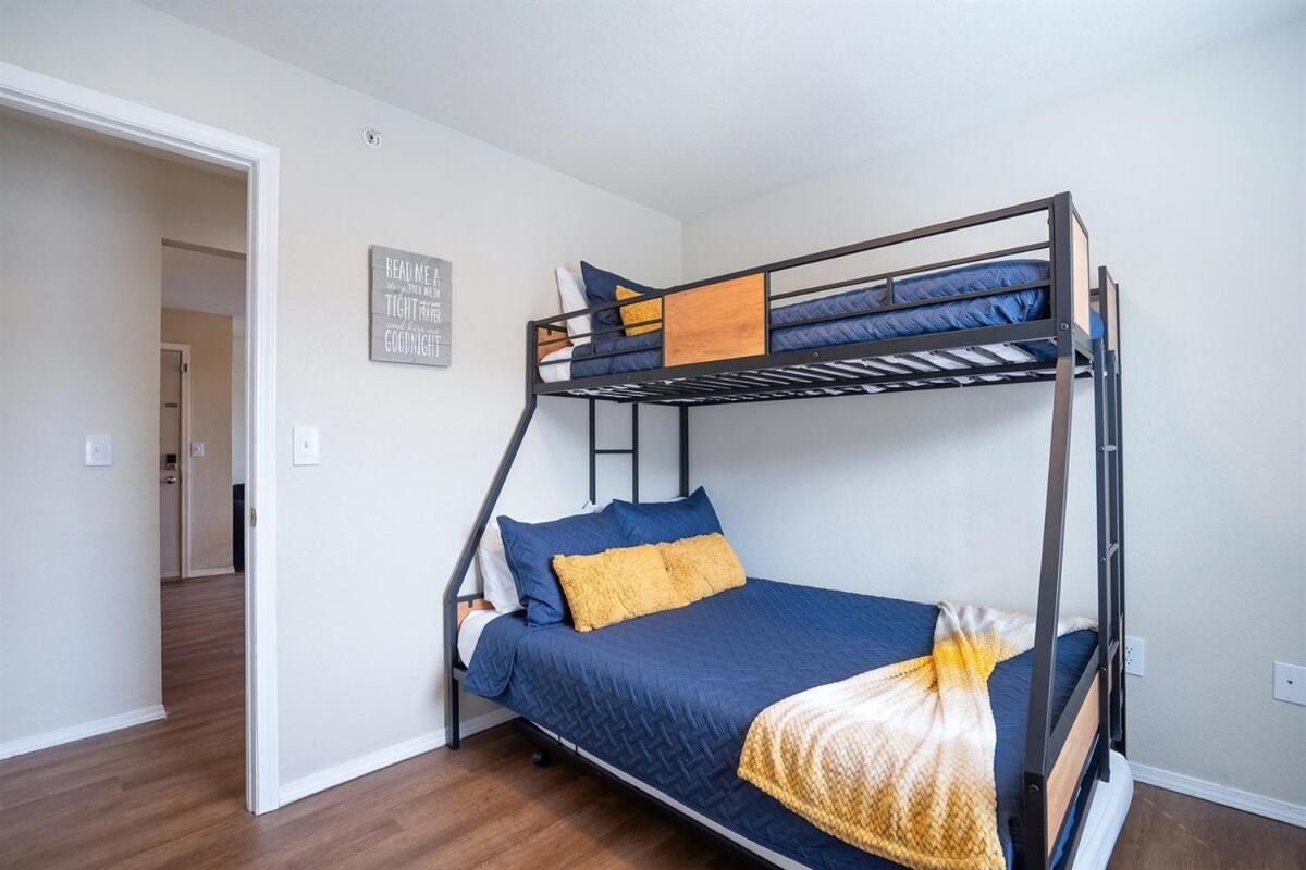 Apartment Spring Break Special! Between Strip & Sdc, 2901-6 Branson