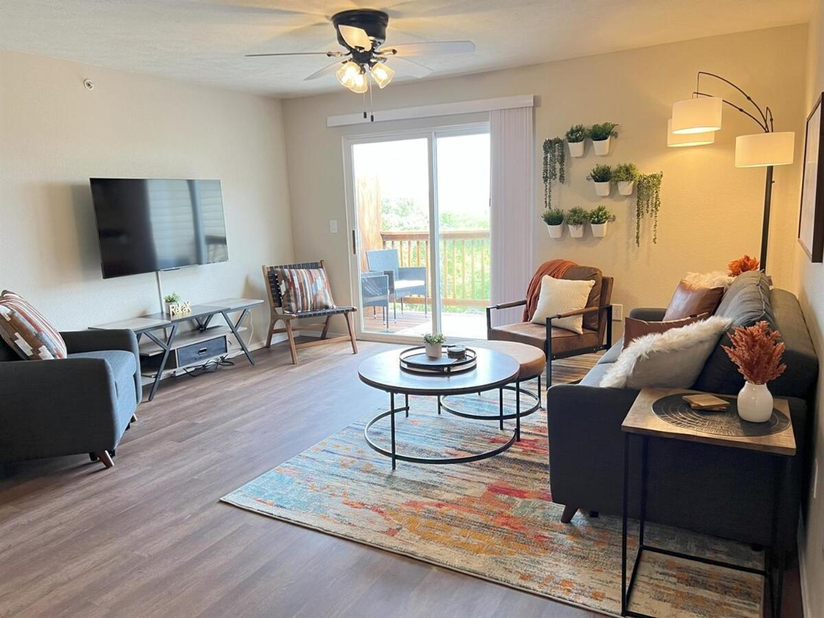 Spring Break Special! Between Strip & Sdc, 2901-6 Apartment