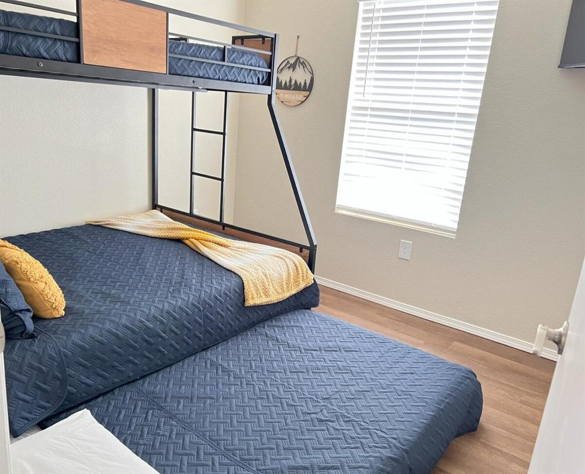 Apartment Spring Break Special! Between Strip & Sdc, 2901-6