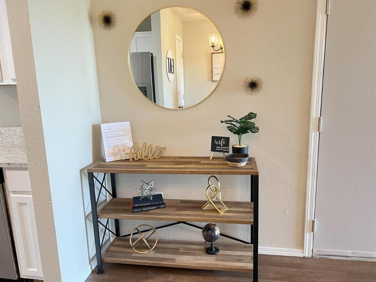 Spring Break Special! Between Strip & Sdc, 2901-6 Apartment *