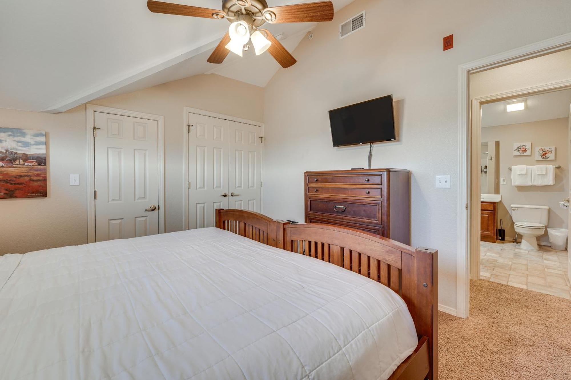 Walk To Strip Inviting Condo! Apartment *