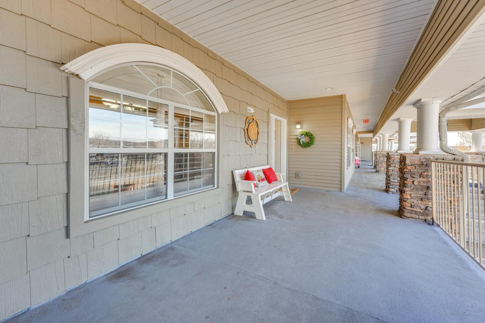 Apartment Walk To Strip Inviting Condo! Branson