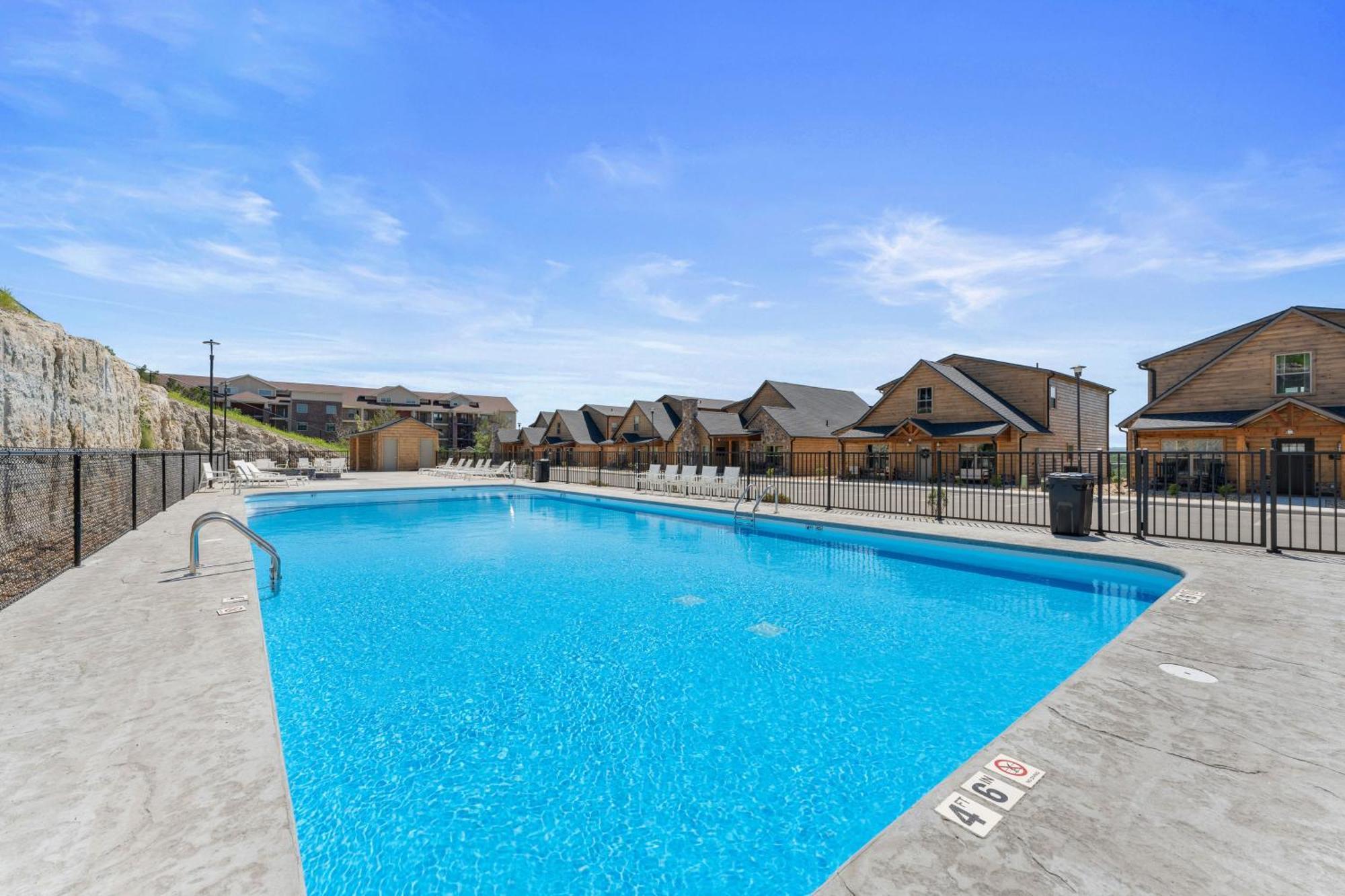 Summertime Shores - 127 * Branson