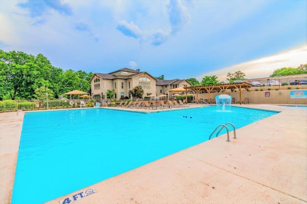 Spring Break Special! Golf, In, Outdoor Pools, 52-7 * Branson