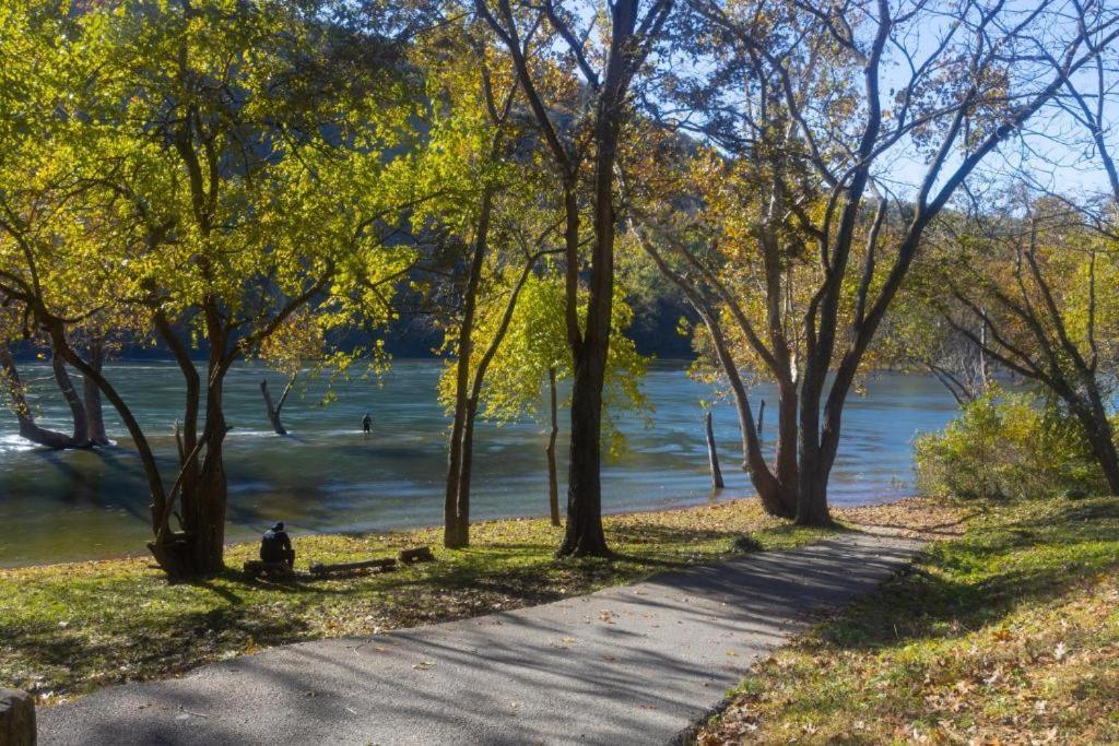 Spring Break Special! Golf, In, Outdoor Pools, 52-7 *