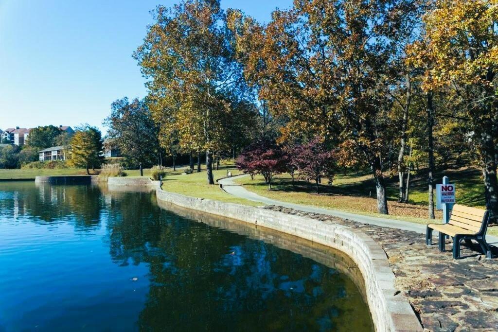 Spring Break Special! Golf, In, Outdoor Pools, 52-7 Branson