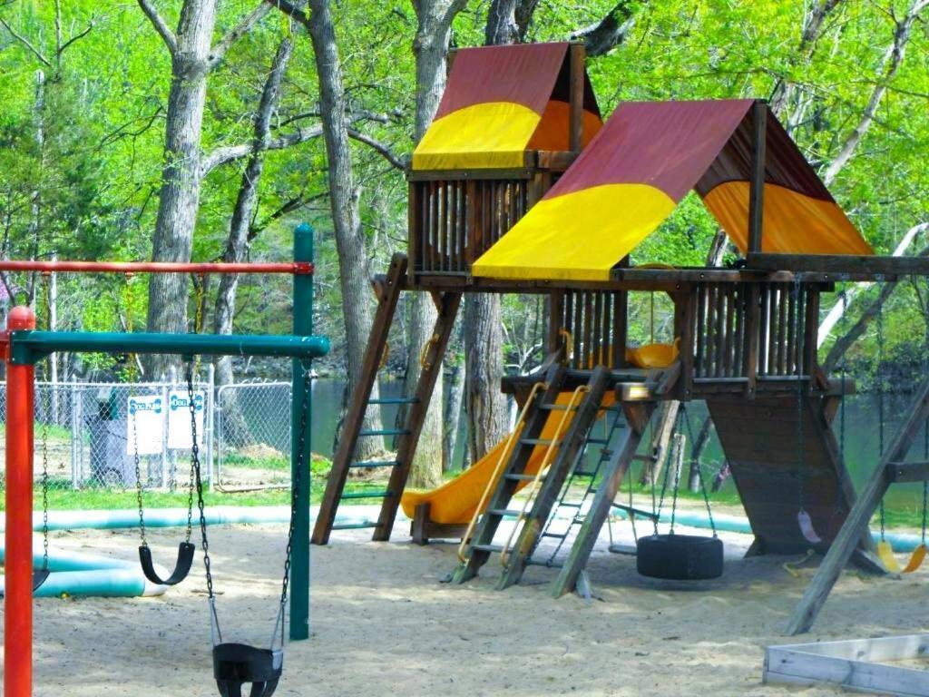 Spring Break Special! Golf, In, Outdoor Pools, 52-7 Apartment *
