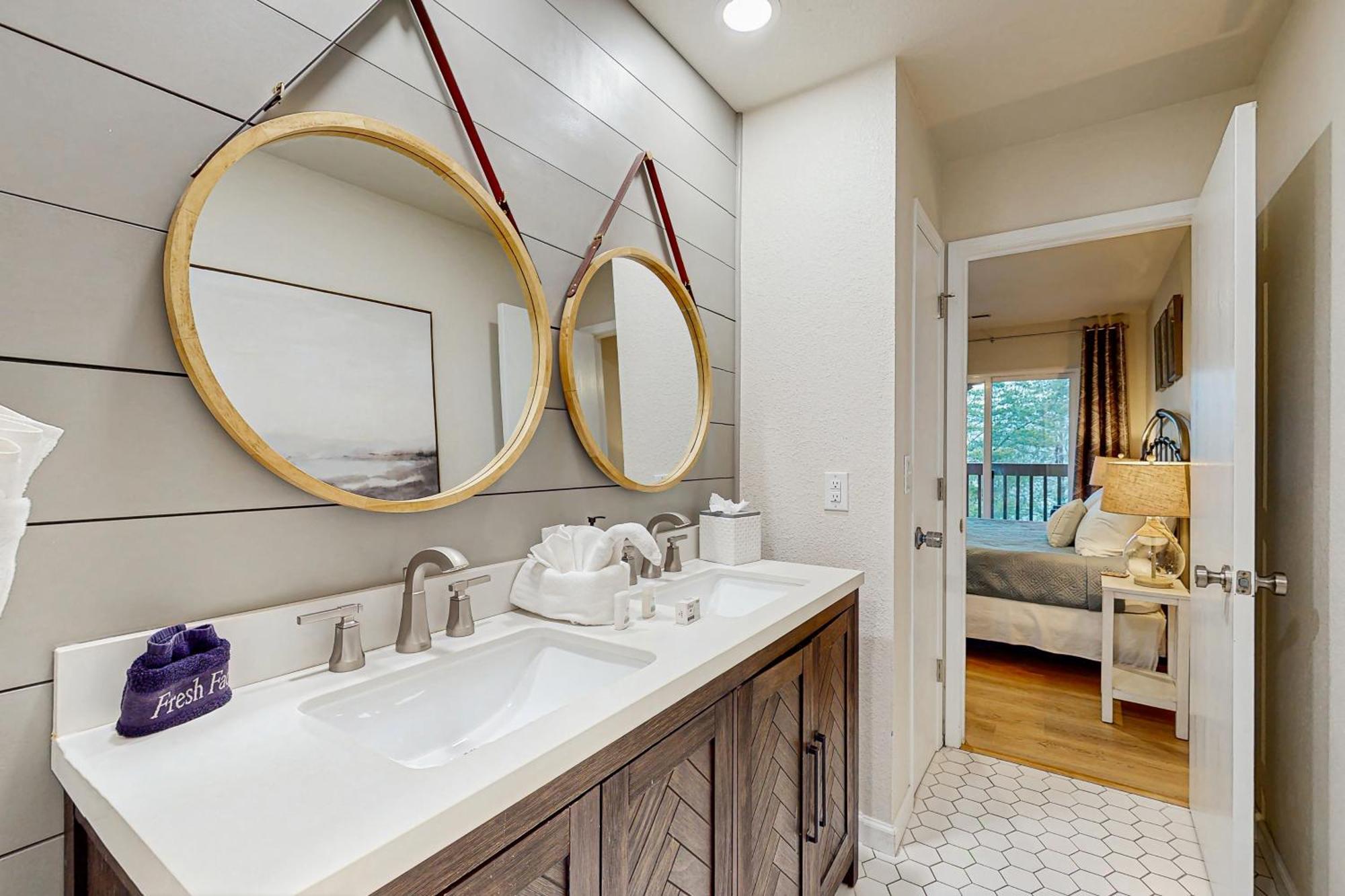 Sunset Shoreline Retreat Branson