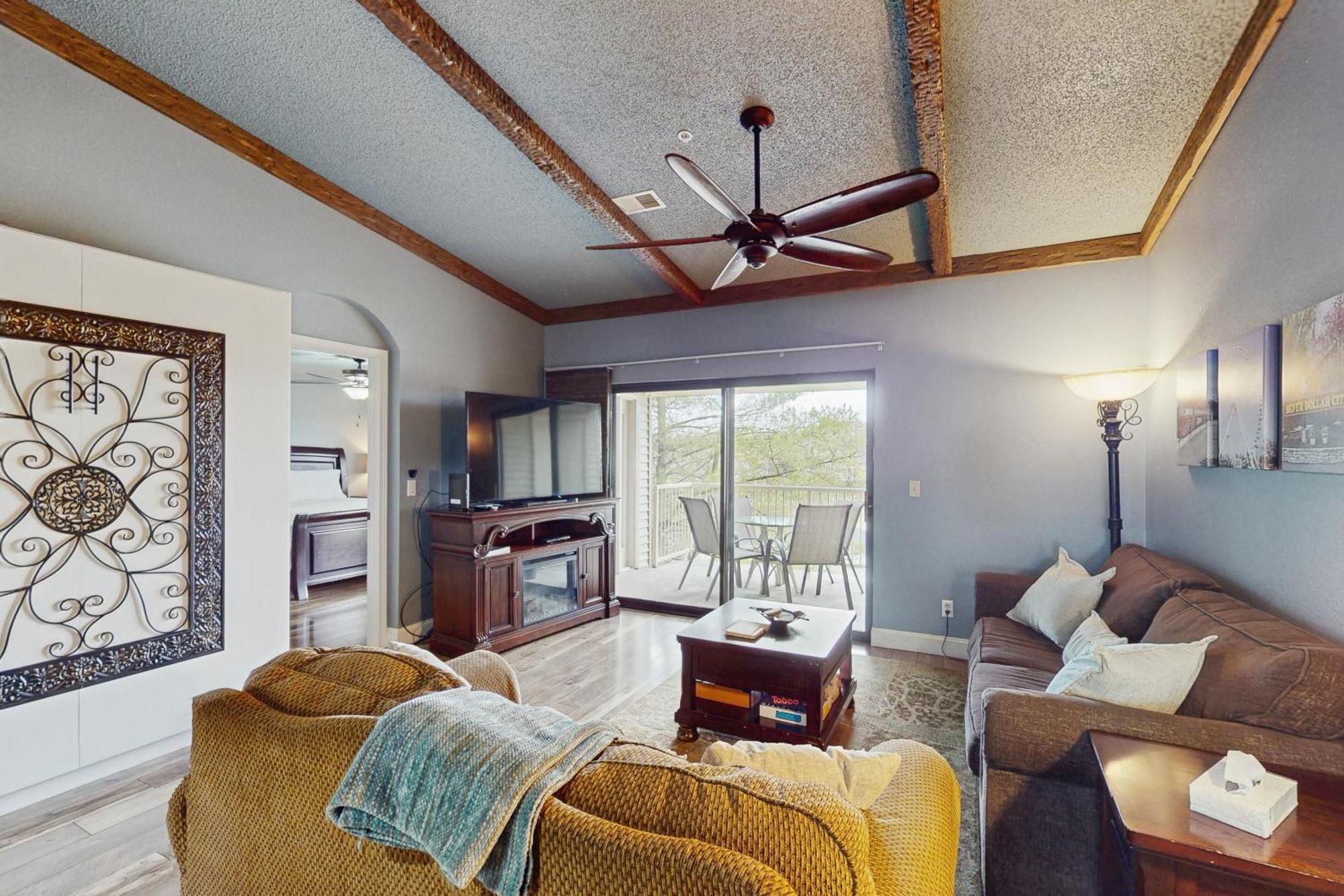 Hilltop Hideaway Apartment