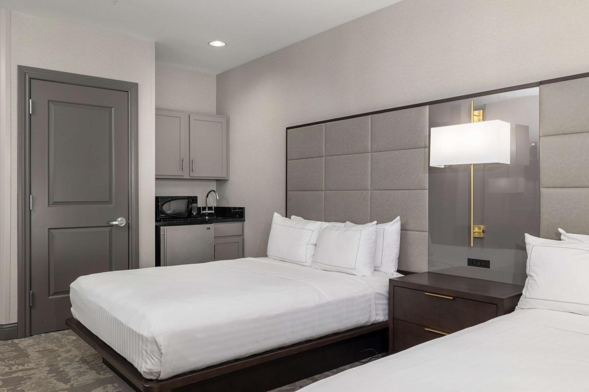 Hilton Promenade Landing Hotel 4*