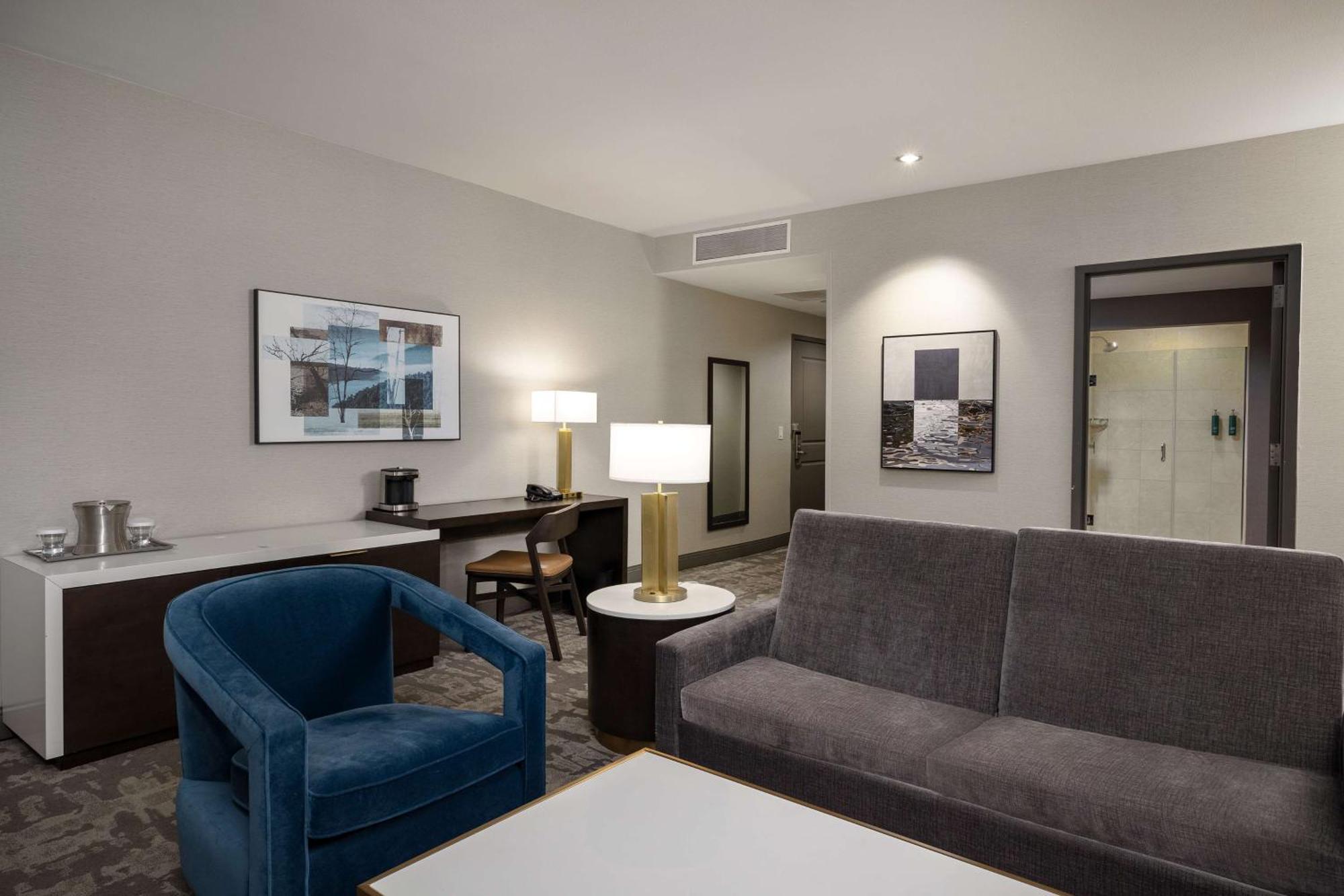 Hilton Promenade Landing 4*