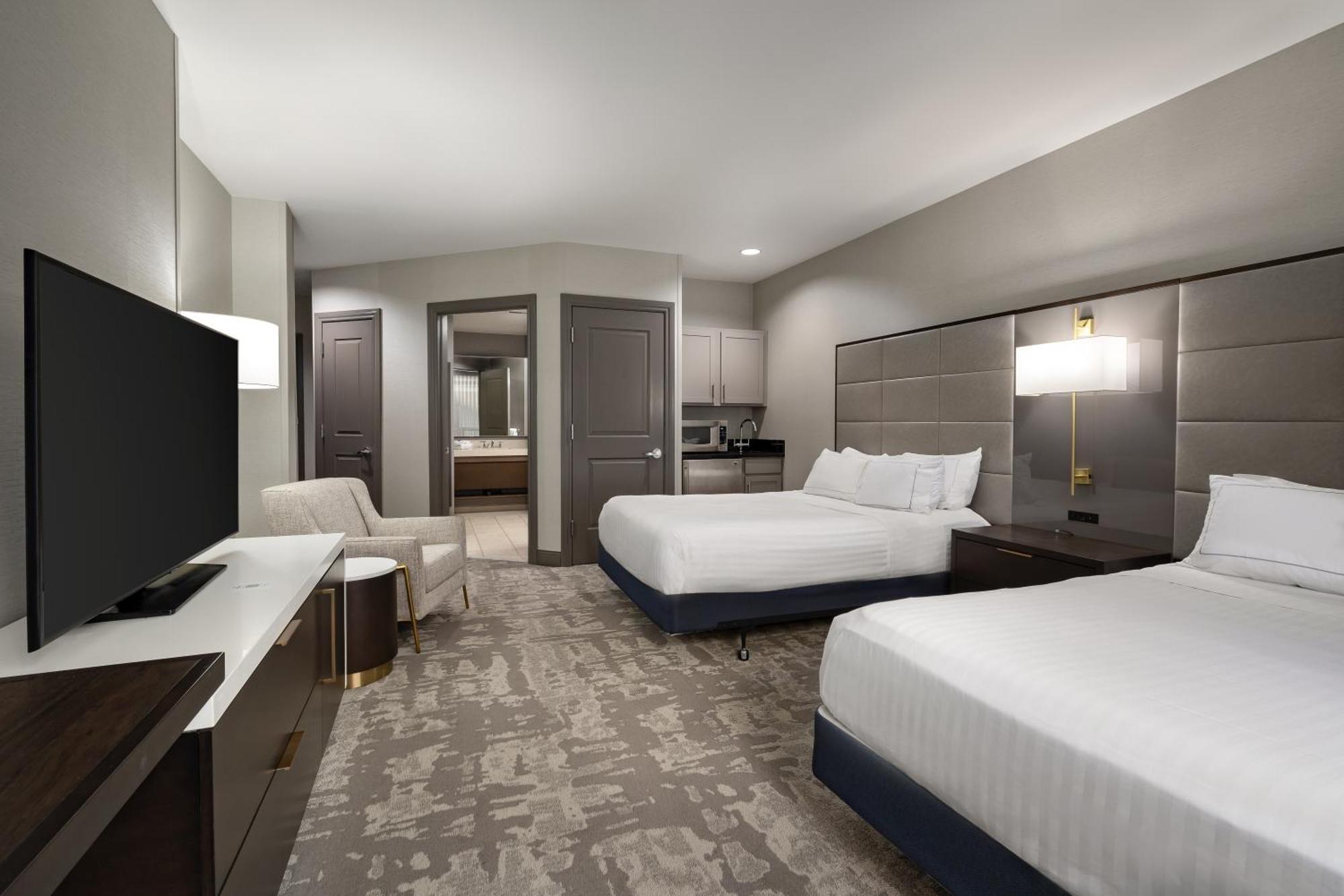 Hilton Promenade Landing