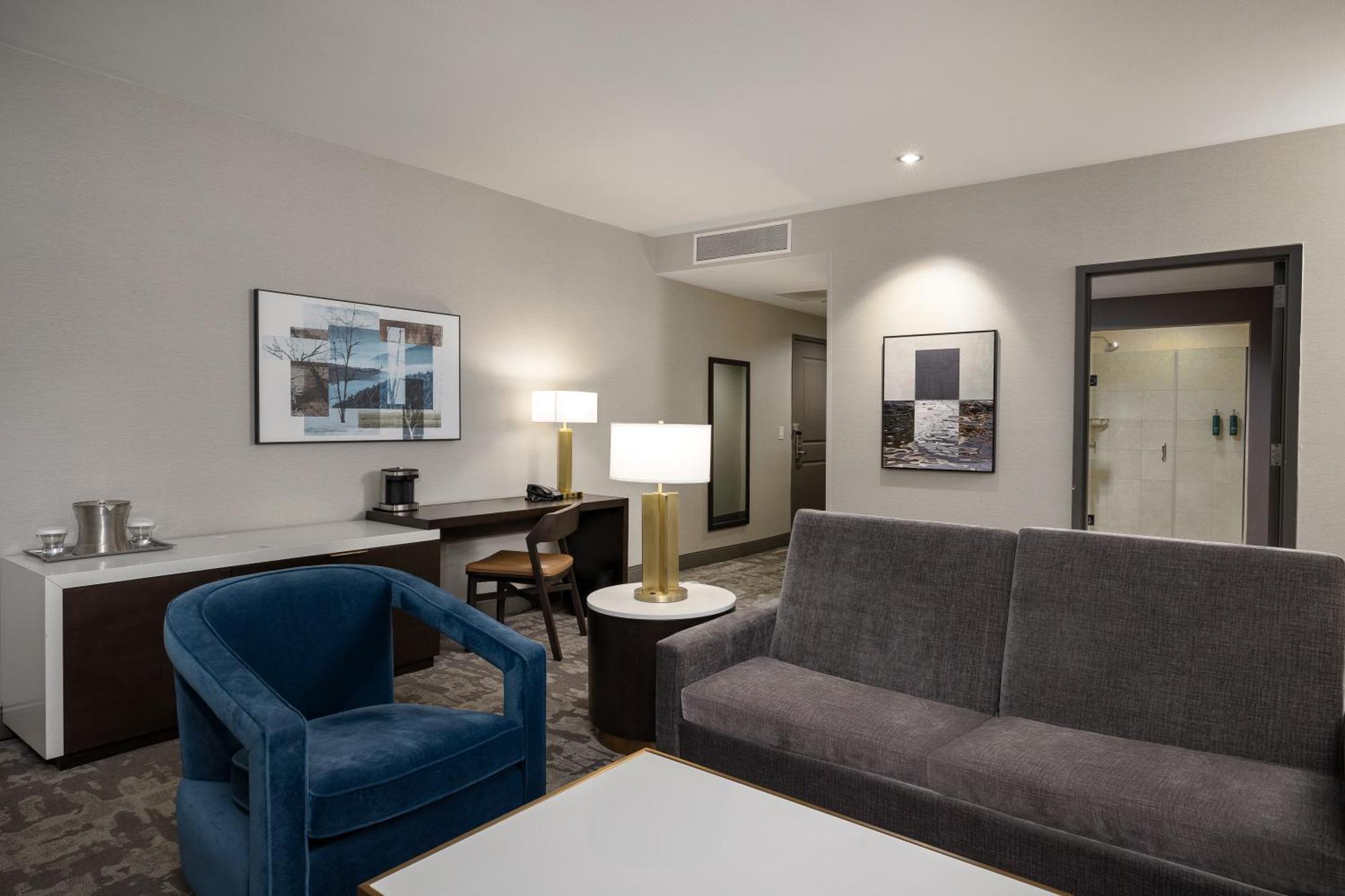 Hilton Promenade Landing Hotel