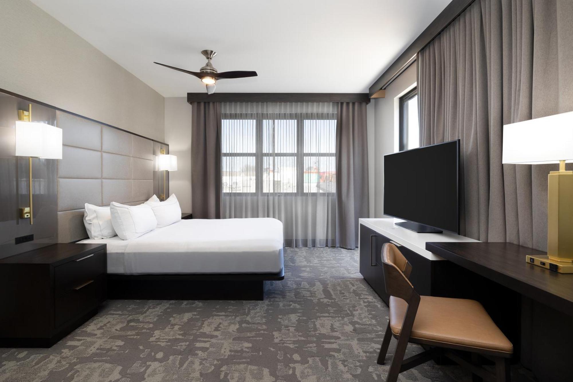 Hilton Promenade Landing Hotel 4*