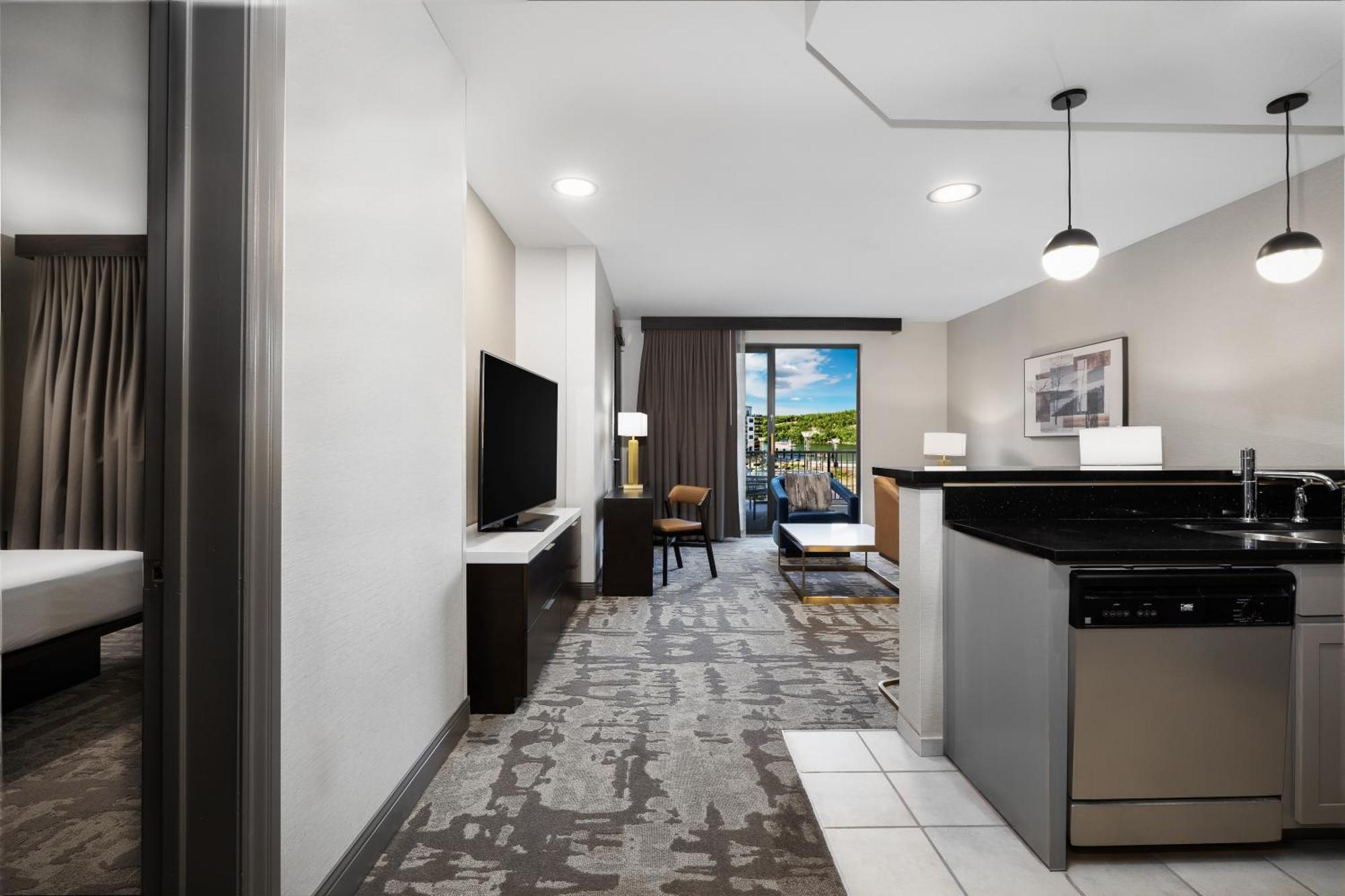 Hilton Promenade Landing Hotel
