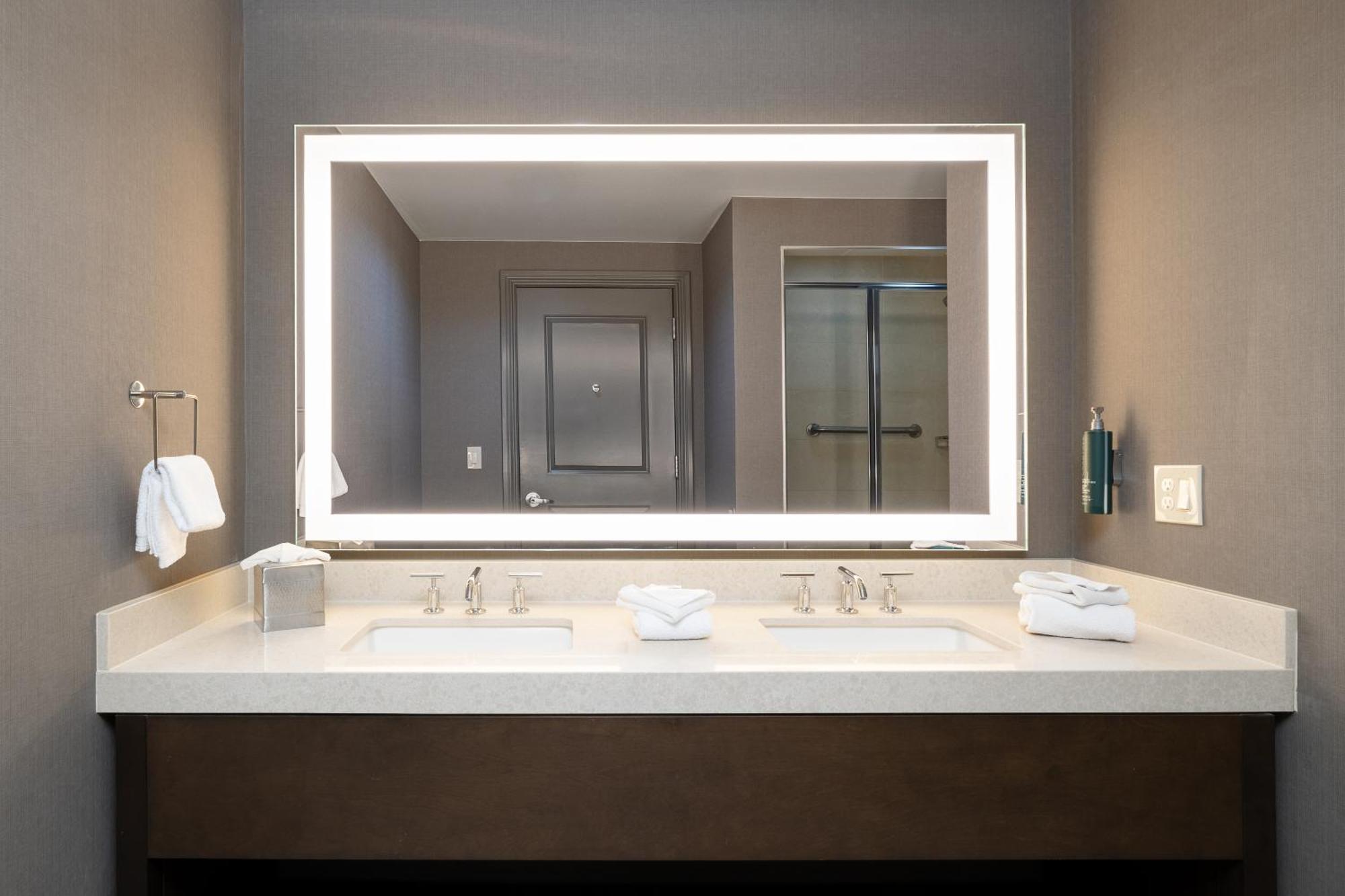Hotel Hilton Promenade Landing 4*