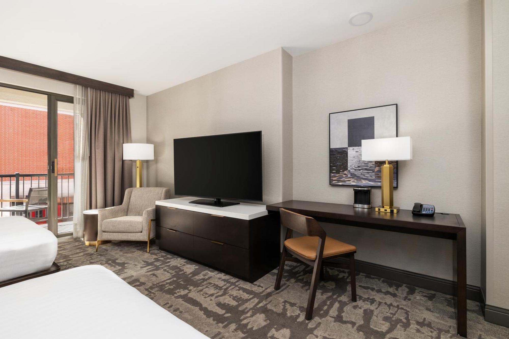 Hilton Promenade Landing Hotel 4*