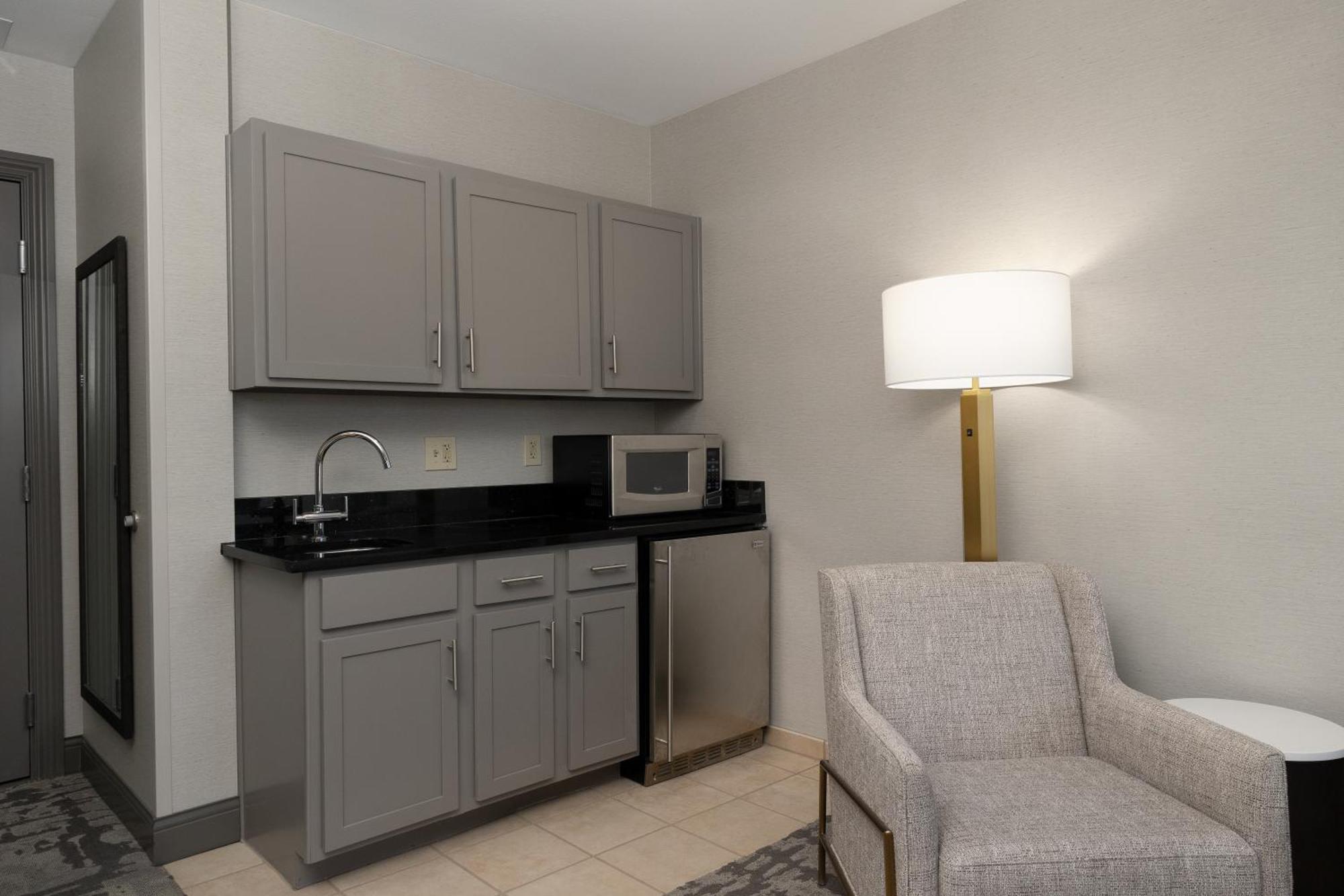 Hilton Promenade Landing Hotel