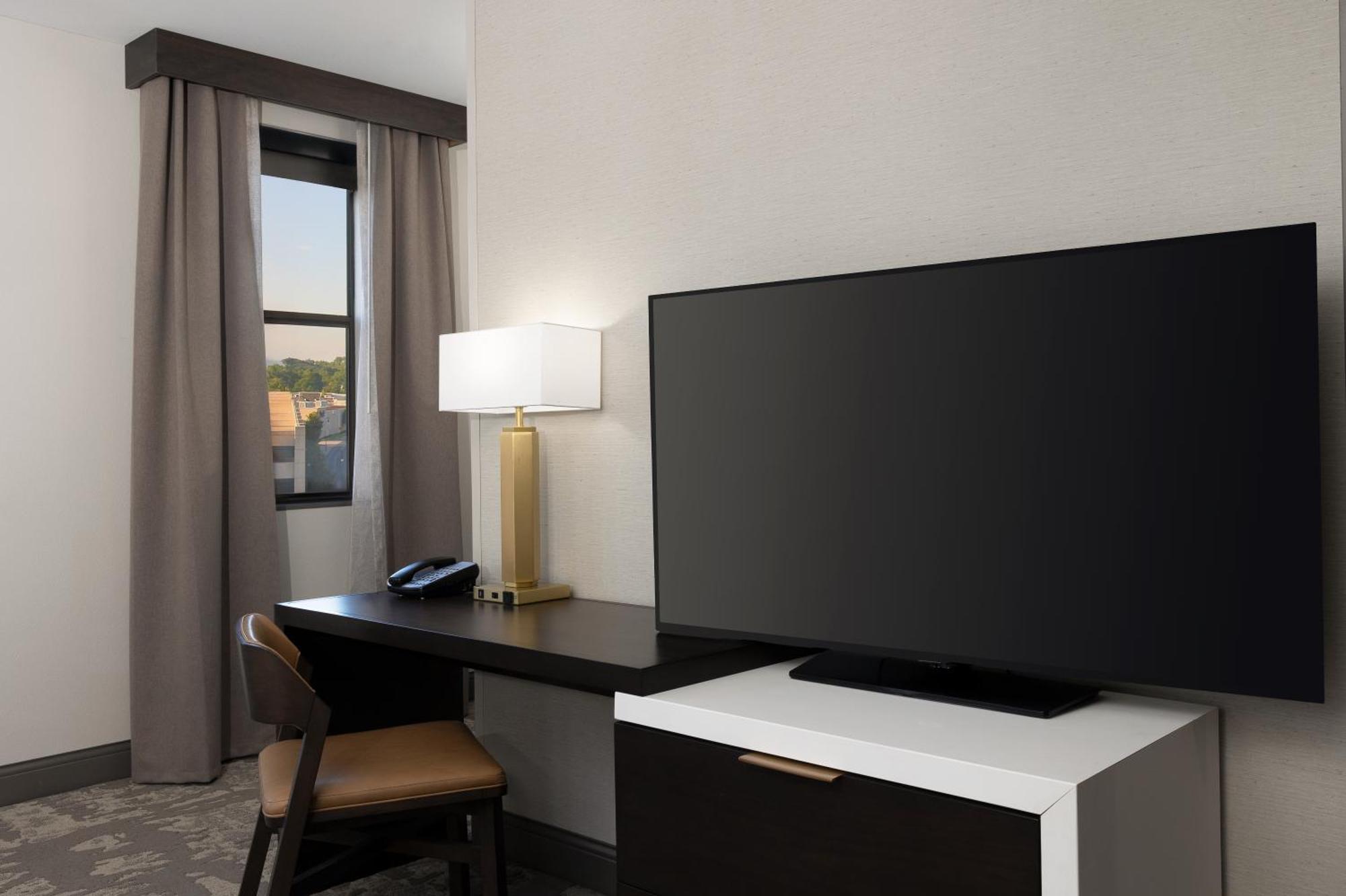 Hotel Hilton Promenade Landing 4*