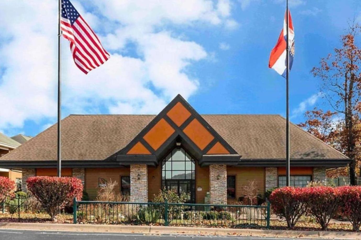 In With Great Setting Including Pools And Playground Holiday home Branson