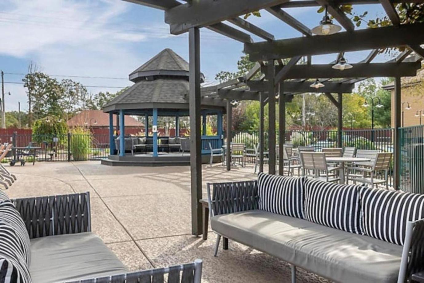 In With Great Setting Including Pools And Playground Branson